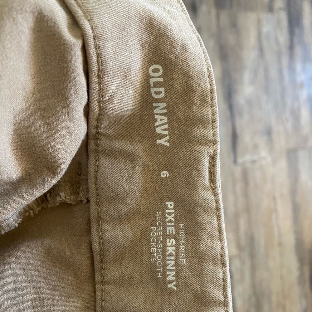 Old Navy Pixie Skinny Pants in Tan